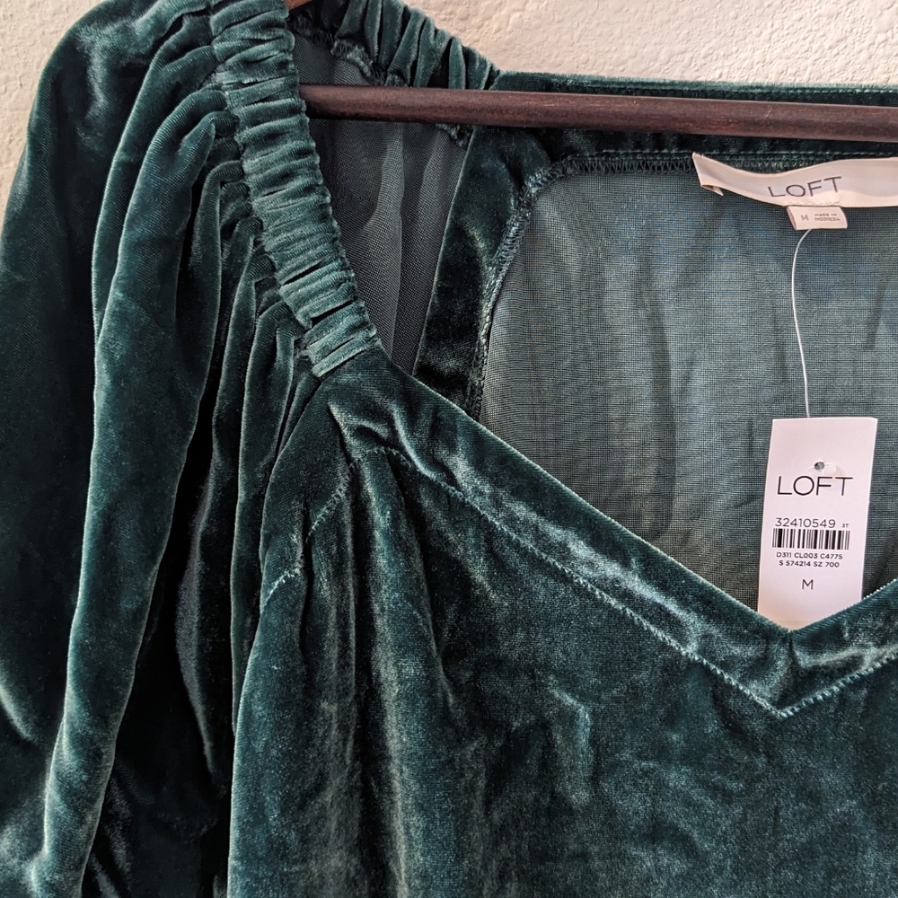 NWT Deep Green Velvet Sweetheart Top - Picture 2 of 3